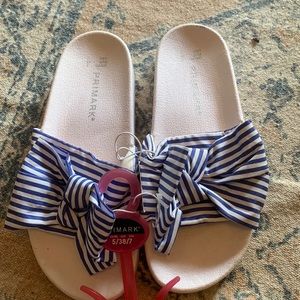 blue and white slides with bow